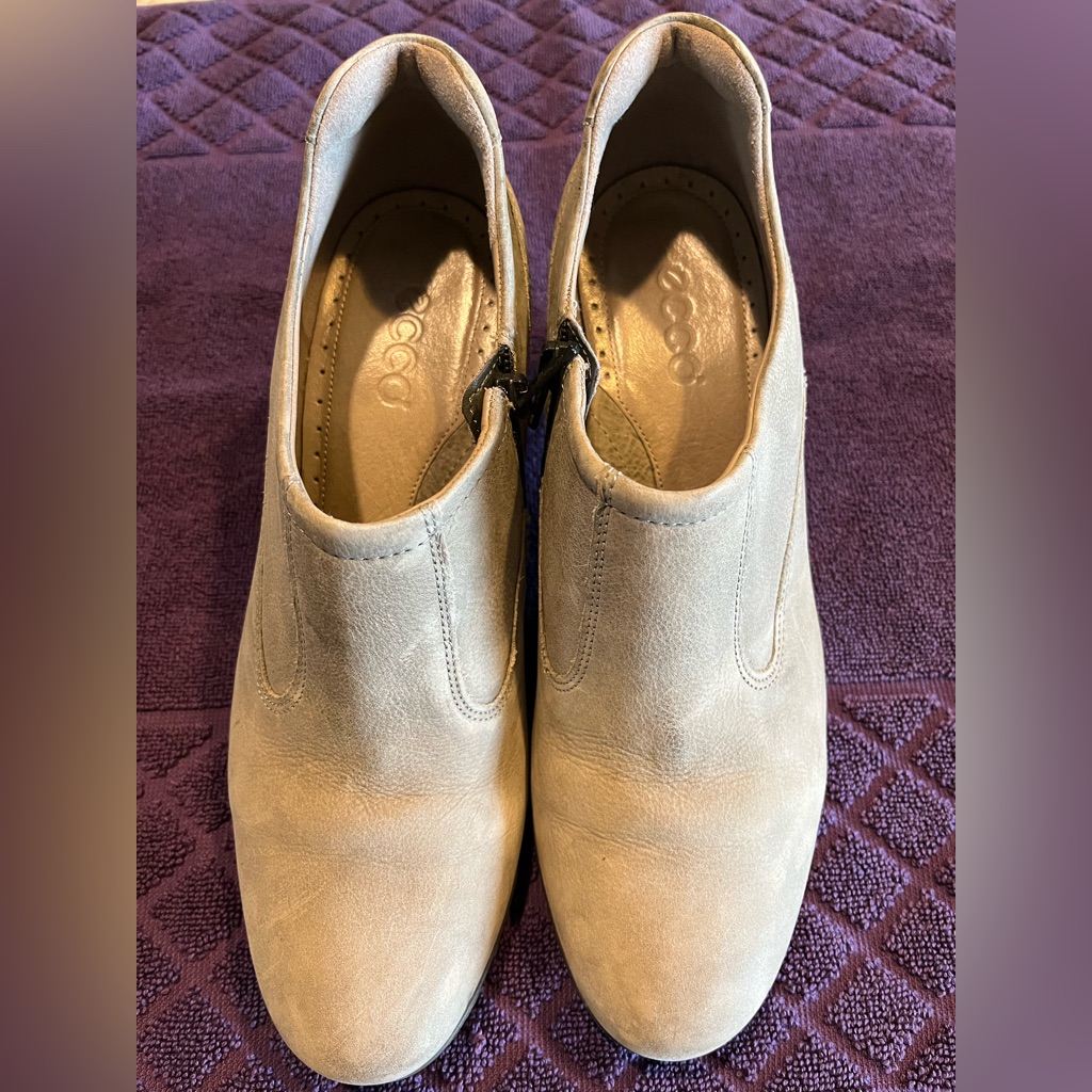 Ecco Beige Suede Ankle Booties